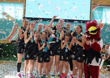Пліч-о-пліч: визначились чемпіони сезону Всеукраїнської шкільної ліги у дівчат – Федерація баскетболу України