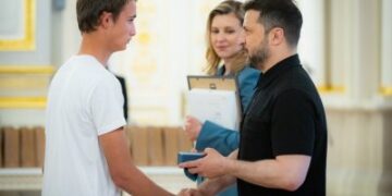 Президент України вручив Дмитру Амальському з Миколаївщини відзнаку «Майбутнє України» за порятунок молодшого брата під час пожежі » Миколаївський Оглядач