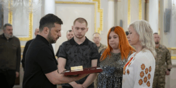 Родини двох полеглих Героїв України з Полтавщини отримали їхні нагороди