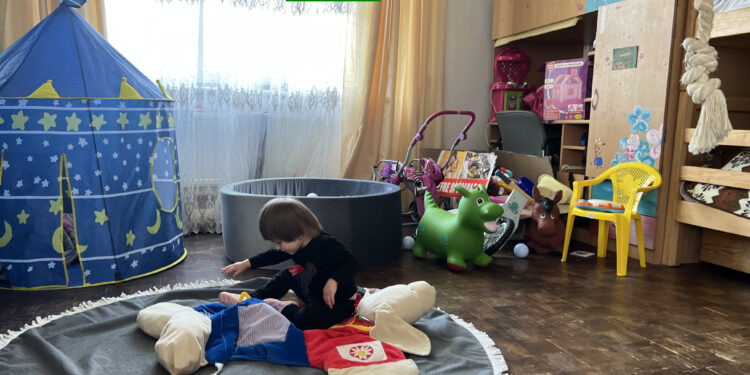 Старші доньки уже дорослі, син служить у ЗСУ: як живе перша костопільська патронатна сім’я