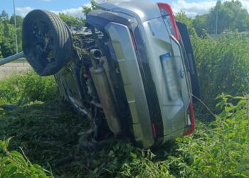 У Бабині водійка Toyota з’їхала в кювет, уникаючи зіткнення із КамАЗ