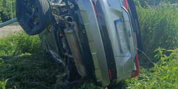 У Бабині водійка Toyota з’їхала в кювет, уникаючи зіткнення із КамАЗ