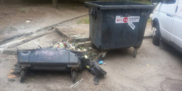 У Дніпровському районі Запоріжжя знову зафіксували акт вандалізму — у дворі вандали спалили сміттєвий контейнер. | Новости Запорожья