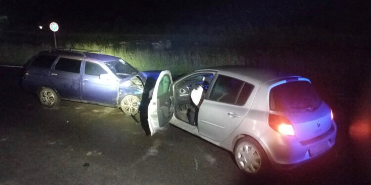 У Калуші водій виїхав на зустрічну смугу та врізався в авто: травмувались двоє людей