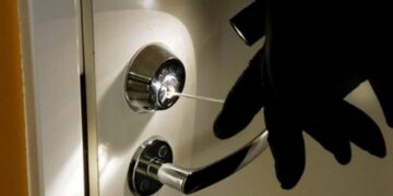 У Каневі чоловік пограбував квартиру, у якій була малолітня дитина