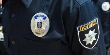 У Києві чоловік із ножем напав на військового і пограбував