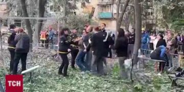 У Києві знайшли тіло ще одного загиблого під завалами після ракетного удару