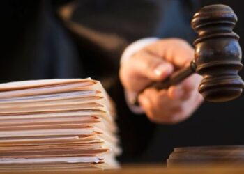 У Львівській області судили школярку, яка вилізла на дорожній знак і зняла відео під російську музику – RegioNews.ua