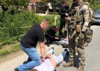 У Львові затримали псевдополіцейського, який за 18 200 доларів планував переправити за кордон чоловіка призовного віку – RegioNews.ua