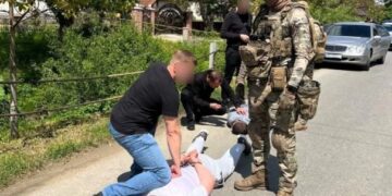 У Львові затримали псевдополіцейського, який за 18 200 доларів планував переправити за кордон чоловіка призовного віку – RegioNews.ua