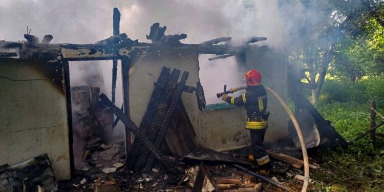 У Шепетівці та Михайлючці горіли господарчі споруди —Хмельнитчина