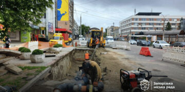 У Запоріжжі на площі Вернадського комунальники взялися за модернізацію тепломереж – замість іржавих встановлять труби з гарантією на 100 років | Новости Запорожья