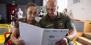 У Запоріжжі видали та презентували довідник для ветеранів – в ньому зібрана актуальна інформація про ГО, що допомагають захисникам | Новости Запорожья