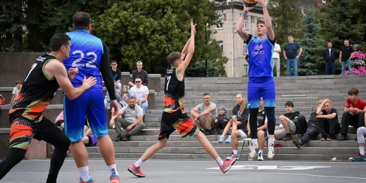 В Луцьку визначились учасники плейоф етапу Кубку України 3х3: фотогалерея – Федерація баскетболу України