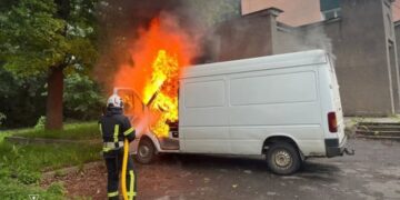 В Умані рятувальники гасили мікроавтобус  — Новини Черкащіни