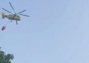 Вертольоти ГУР ліквідували масштабну пожежу: 120 тонн води за 40 скидів