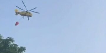 Вертольоти ГУР ліквідували масштабну пожежу: 120 тонн води за 40 скидів