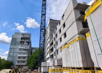 Відбудова багатоповерхівок у Запоріжжі, фото – на якому етапі роботи на вулиці Запорізькій | Новости Запорожья