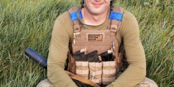 Військовий із Канева отримав нагороду від міністра оборони України