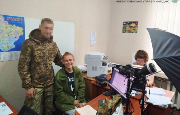 Військовий на відпустці повів кохану до РАЦСу: дівчина переїхала до Черкащини заради нареченого