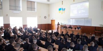 Захист від ворожих загроз і шахрайства: поліцейські провели профзустріч з курсантами-пожежниками — Новини Черкащіни