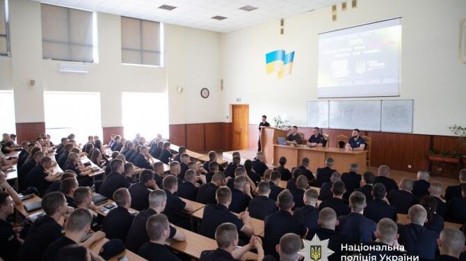 Захист від ворожих загроз і шахрайства: поліцейські провели профзустріч з курсантами-пожежниками — Новини Черкащіни