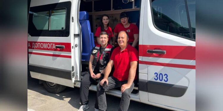 Запорізькі лікарі врятували чоловіка з гострим інфарктом — його серце зупинилося у квартирі | Новости Запорожья
