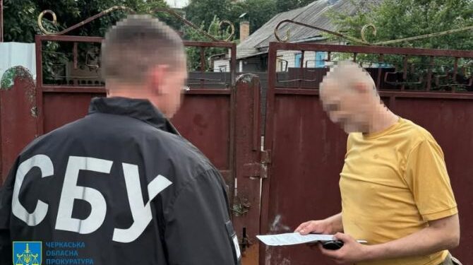 Черкасець намагався продати за кордон фібули IV століття — Новини Черкащіни