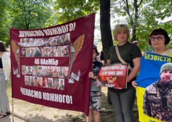 «Доводиться боротися з болем сам на сам»: у Черкасах відбулася акція «Не мовчи — полон вбиває» — Новости Черкасс