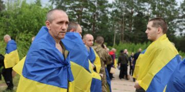 Двоє захисників з Полтавщини повернулися в Україну з полону