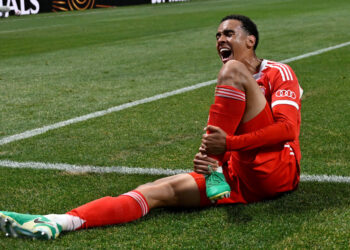 Джамал Мусиала сломал ногу во время матча 1/4 финала Клубного ЧМ-2025 «ПСЖ» – «Бавария»