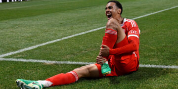 Джамал Мусиала сломал ногу во время матча 1/4 финала Клубного ЧМ-2025 «ПСЖ» – «Бавария»