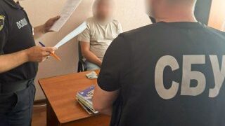 Хабар за довідку про псевдолікування задля ухилення від служби: у Миколаєві поліцейські затримали лікаря за підозрою у одержанні неправомірної вигоди » Миколаївський Оглядач