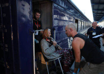 Із Запоріжжя продовжують курсувати безплатні евакуаційні поїзди на Львівщину – як записатися | Новости Запорожья