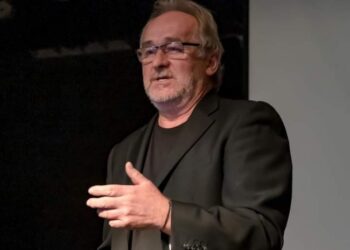 «Юліанович, роби, а ми підхопимо!». Яким був 40-й театральний сезон у Рівному розповідає Володимир Петрів