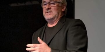 «Юліанович, роби, а ми підхопимо!». Яким був 40-й театральний сезон у Рівному розповідає Володимир Петрів