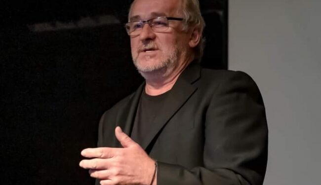 «Юліанович, роби, а ми підхопимо!». Яким був 40-й театральний сезон у Рівному розповідає Володимир Петрів