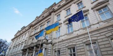 Львівська ОВА давала дозволи на виїзд за кордон чоловікам за листами з підписом російського імператора