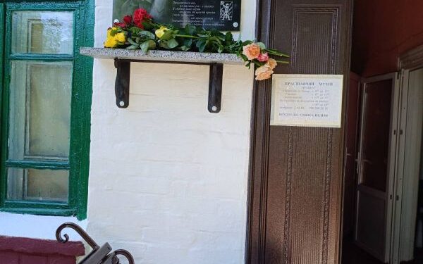 На фасаді Звенигородського краєзнавчого музею ім. Т.Г.Шевченка відкрито меморіальну дошку Лячинському — Новости Черкасс