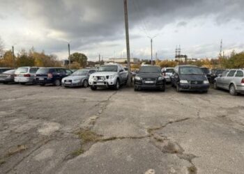 На Львівщині судитимуть зловмисників, які займались контрабандою авто під виглядом гуманітарної допомоги