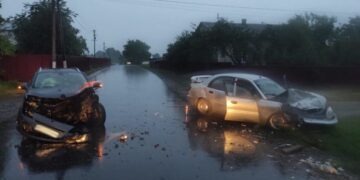 На Львівщині зіткнулися Renault та Lanos: постраждали 4 людини, серед них — дитина