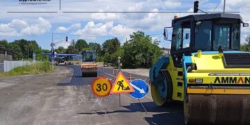 На околиці Шепетівки ліківдовують деформацію дорожнього покриття —Хмельнитчина