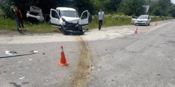 На Шепетівщині зіткнулись два автомобілі: було госпіталізовано 12-річного хлопчика —Хмельнитчина