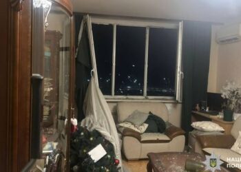 Наслідки нічної атаки РФ на Київ: поліція оприлюднила кадри руйнувань