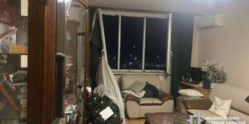 Наслідки нічної атаки РФ на Київ: поліція оприлюднила кадри руйнувань