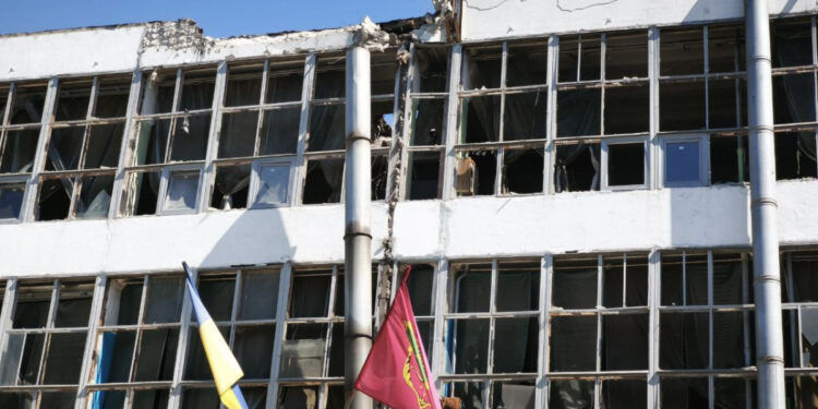 Обстріл забруднив землю – у Запоріжжі рахують збитки довкіллю після удару по Комунарському району (фото) | Новости Запорожья