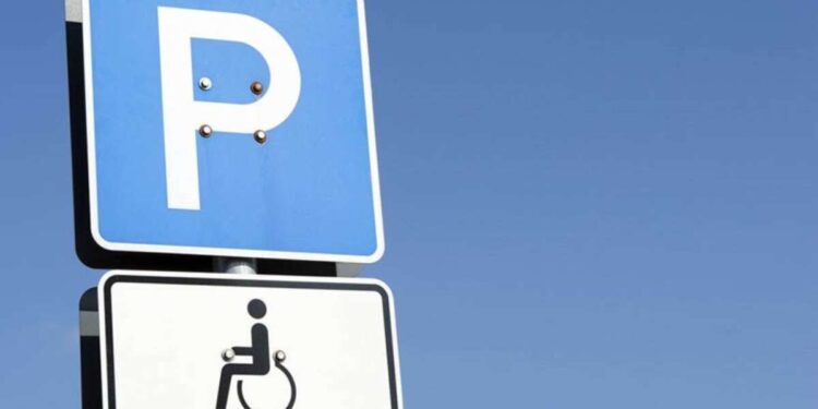 Паркування на місцях для осіб з інвалідністю – покарання планують посилити | |