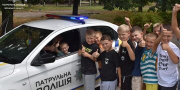 Патрульні провели урок безпеки для дітлахів у літньому таборі — Новости Черкасс