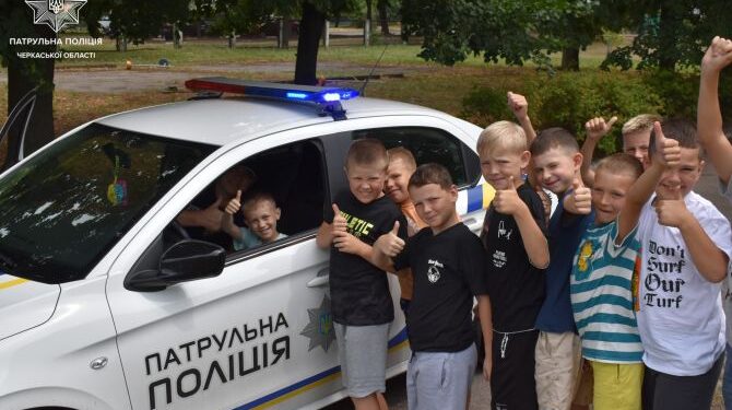Патрульні провели урок безпеки для дітлахів у літньому таборі — Новости Черкасс