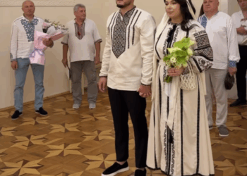 «По-людськи… до сліз»: мера запросили на весілля — Новости Черкасс